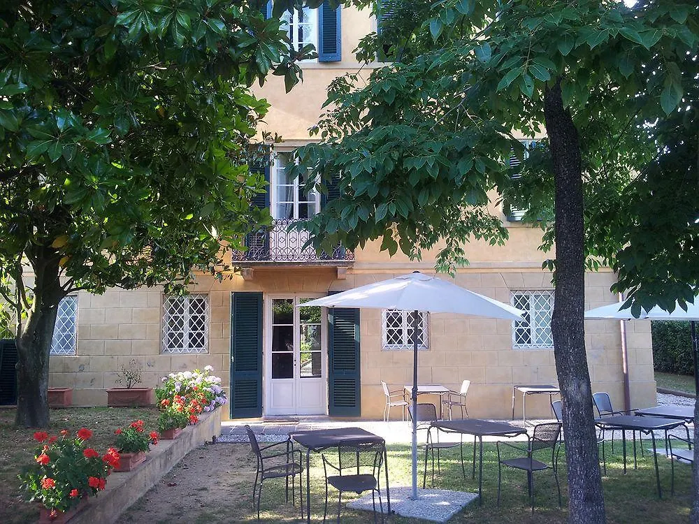 B&B Villa La Perla Lucca 2*,  Italy
