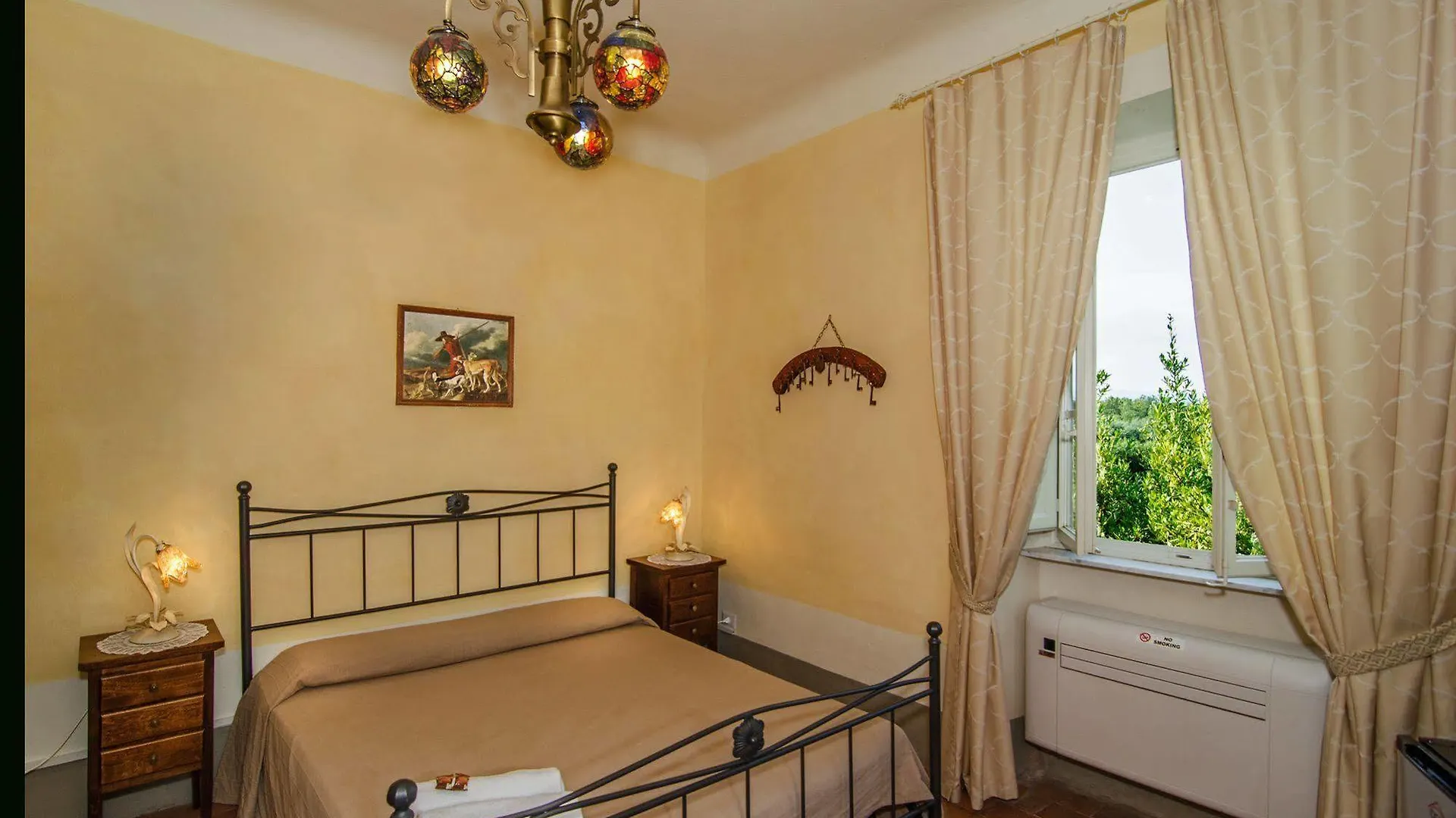 B&B Villa La Perla Lucca 2*,  Italy